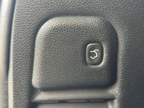 Used 2018 Jeep Grand Cherokee Overland AWD/4WD image 15