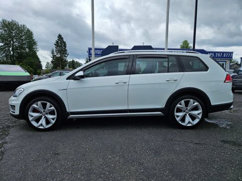 Used 2017 Volkswagen Golf Alltrack S AWD/4WD image 2