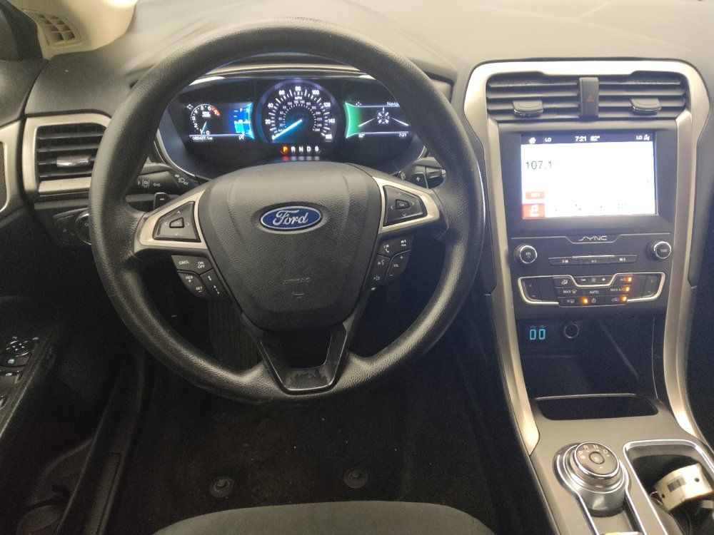 Used 2019 Ford Fusion SE FWD image 22