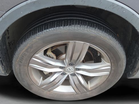 Used 2020 Volkswagen Tiguan SE image 10