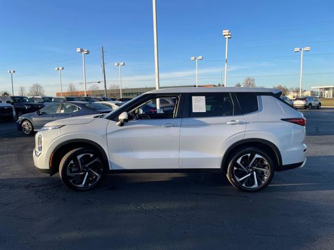 Used 2023 Mitsubishi Outlander SE image 4