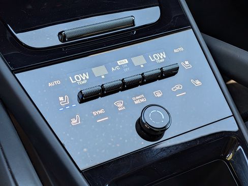 Certified 2025 Porsche Cayenne GTS AWD/4WD image 18