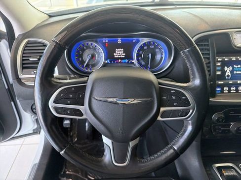 Used 2018 Chrysler 300 Limited AWD/4WD image 31