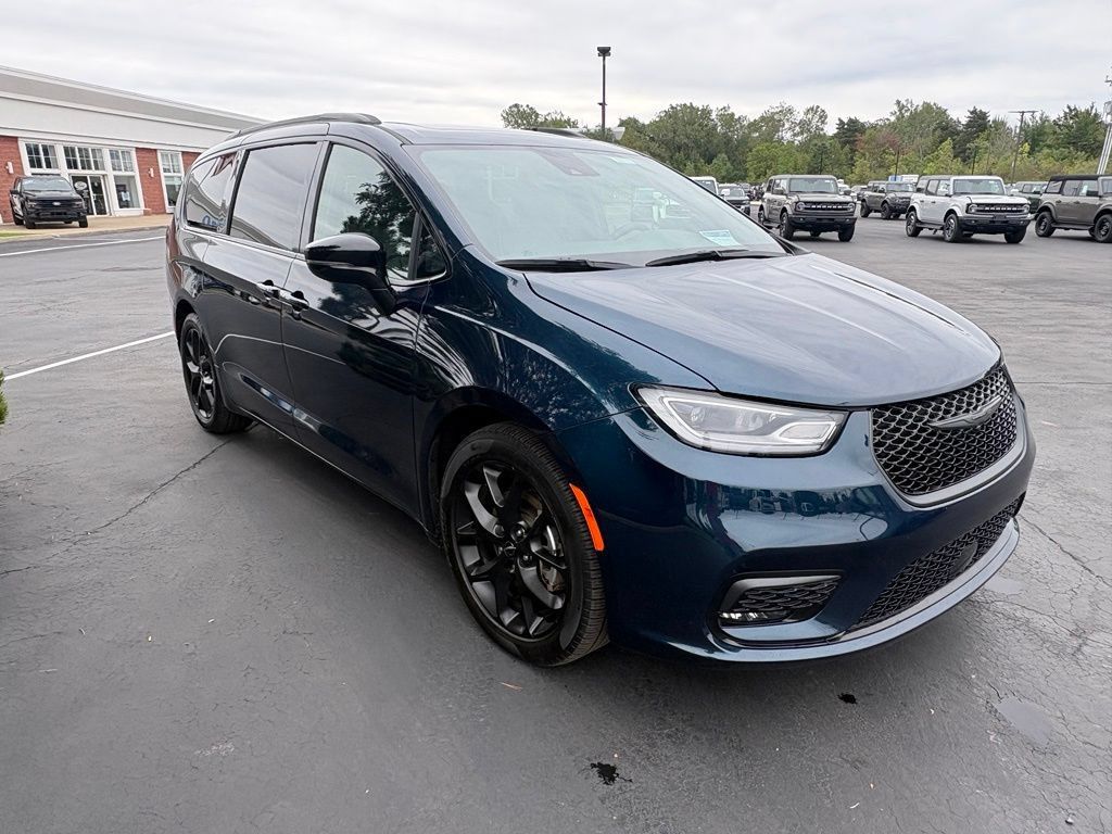Used 2025 Chrysler Pacifica Limited FWD image 7