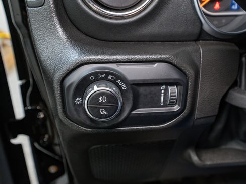 Used 2023 Jeep Gladiator Overland image 32