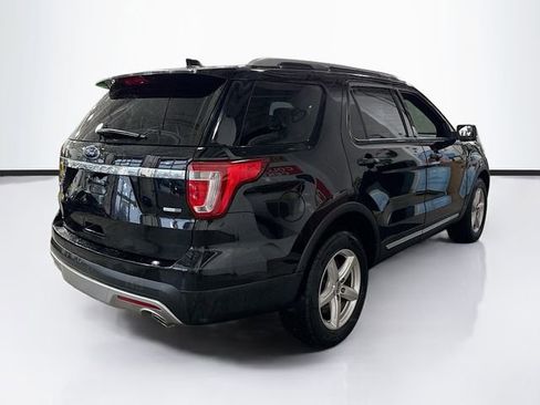 Used 2016 Ford Explorer XLT w/ Equipment Group 202A image 6