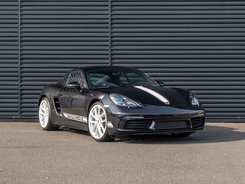 Certified 2024 Porsche 718 Cayman image 10