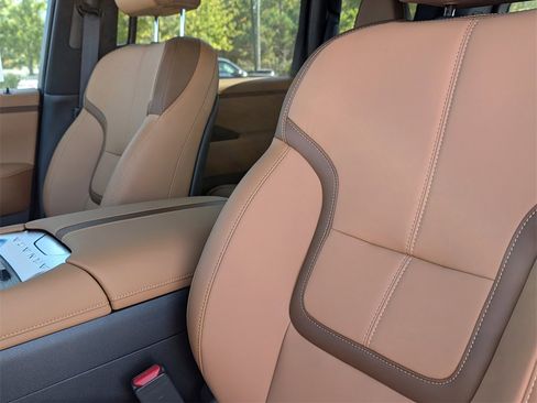 New 2026 Nissan Armada SL w/ Captain's Chari Seat Package image 17