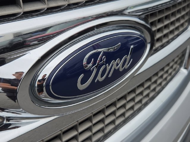 Used 2011 Ford F150 Lariat w/ Lariat Plus Pkg AWD/4WD image 31