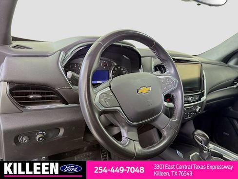 Used 2022 Chevrolet Traverse LT w/ LT Premium Package AWD/4WD image 10