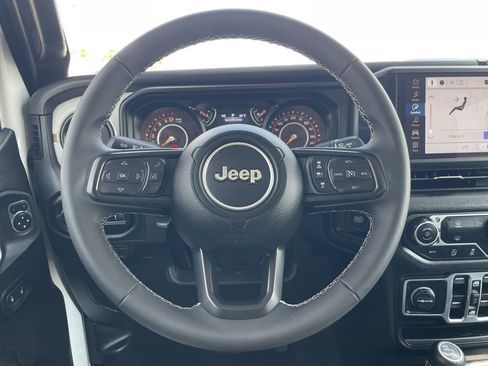 Used 2025 Jeep Gladiator Sport image 7