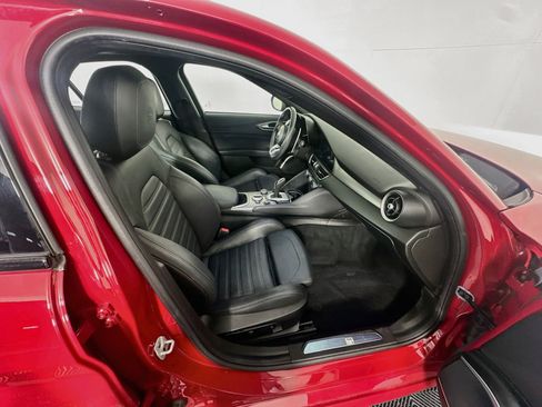 Used 2022 Alfa Romeo Giulia Veloce AWD/4WD image 33
