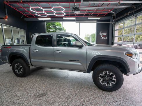 Used 2023 Toyota Tacoma TRD Off-Road w/ TRD Premium Off Road Package AWD/4WD image 5