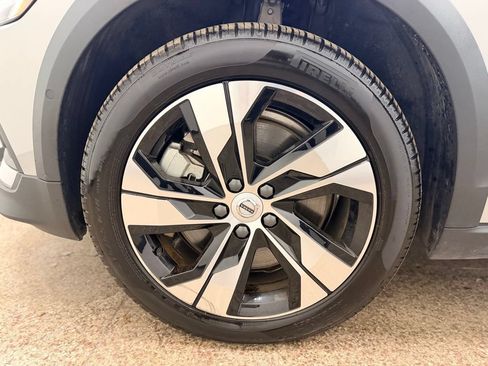 Used 2025 Volvo V60 B5 Cross Country Plus AWD/4WD image 29