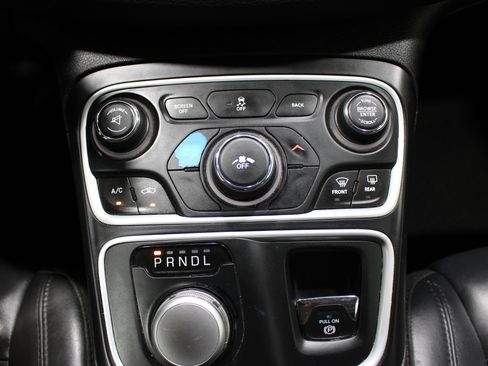 Used 2017 Chrysler 200 Limited Platinum FWD image 14