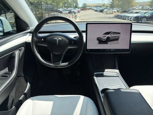Used 2023 Tesla Model Y Long Range AWD/4WD image 31