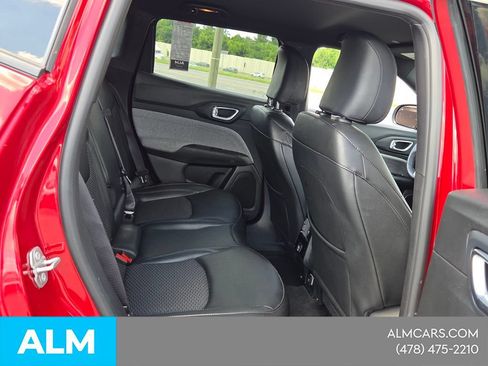 Used 2025 Jeep Compass Latitude AWD/4WD image 15