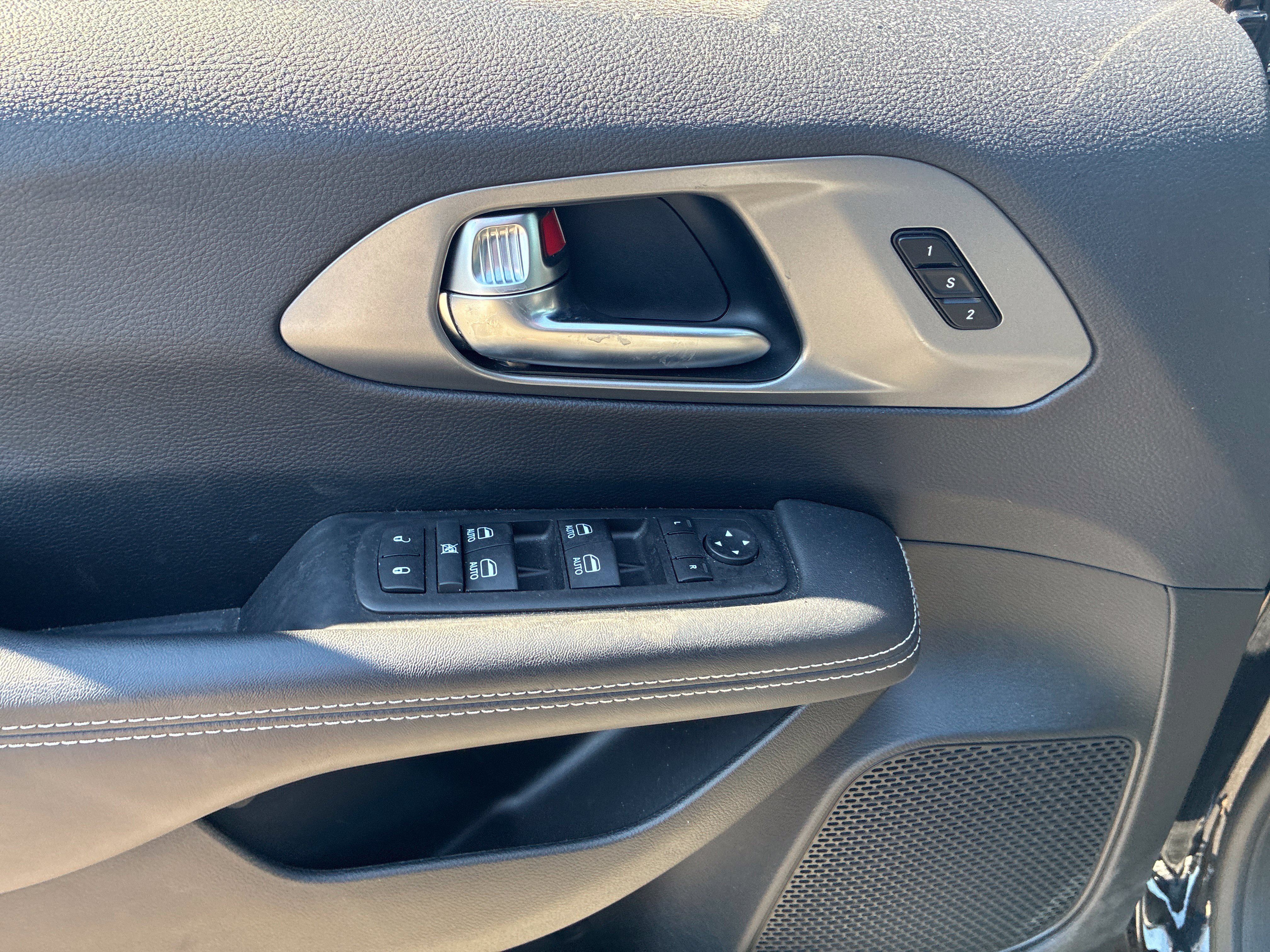 Used 2025 Chrysler Pacifica Select FWD image 9