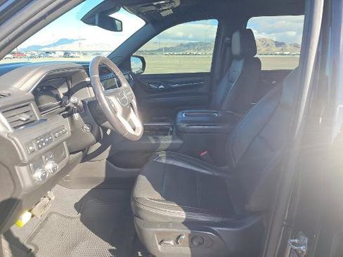 Used 2022 GMC Yukon XL Denali image 13