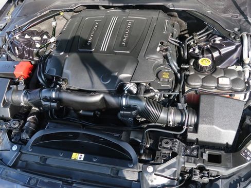 Used 2017 Jaguar XF Prestige image 33