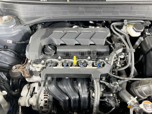 Used 2023 Hyundai Venue SEL image 28