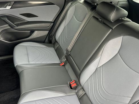New 2026 Volkswagen Tiguan SE R-Line FWD image 10