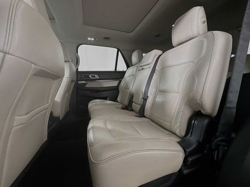 Used 2018 Ford Explorer Platinum AWD/4WD image 23