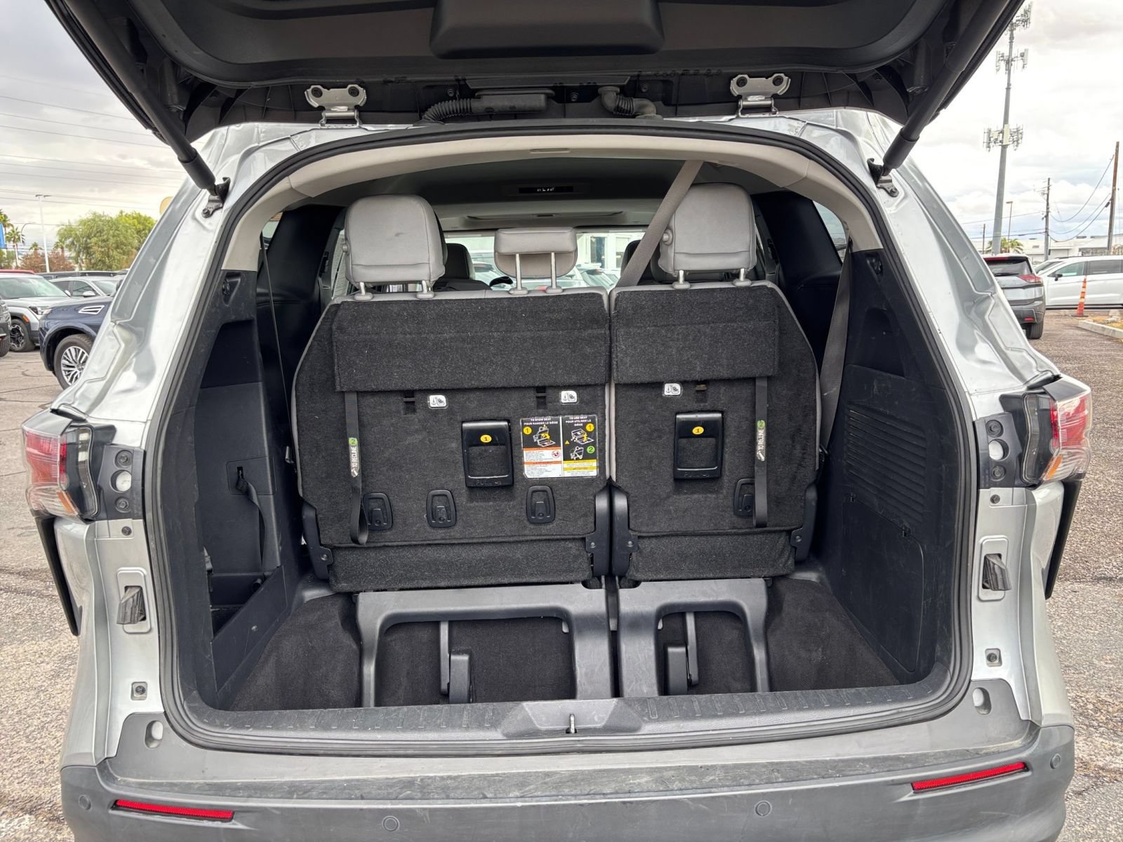 Used 2025 Toyota Sienna XLE FWD image 33