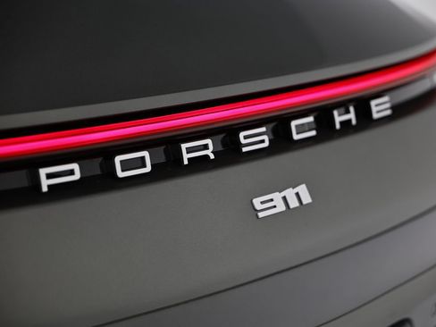 Certified 2022 Porsche 911 Carrera RWD image 17