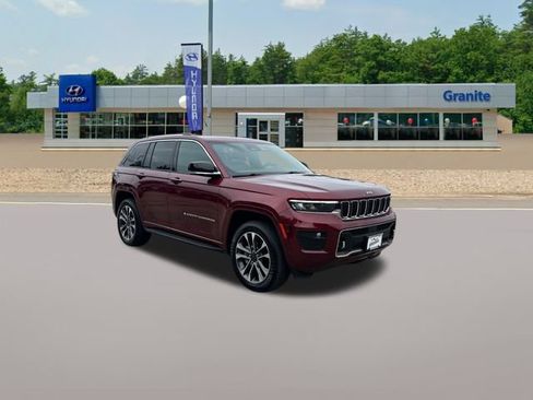 Used 2023 Jeep Grand Cherokee Overland w/ Luxury Tech Group IV AWD/4WD image 5