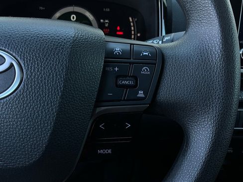 Used 2025 Toyota Camry LE image 32