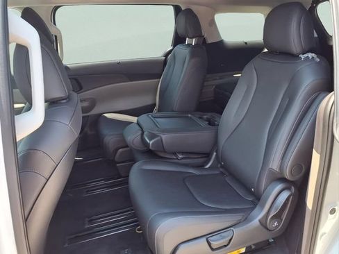 New 2026 Kia Carnival EX FWD image 20