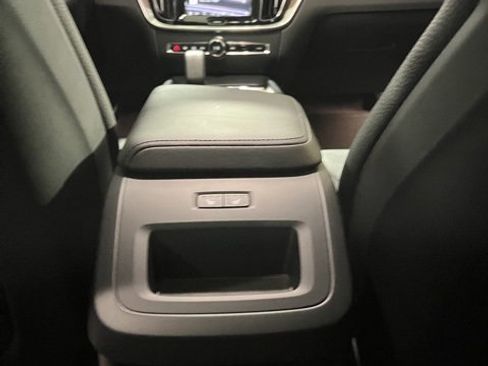 Used 2024 Volvo V60 B5 Cross Country Plus image 30