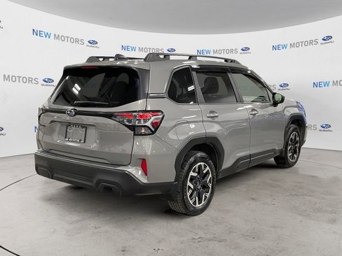 Used 2025 Subaru Forester Premium AWD/4WD image 5