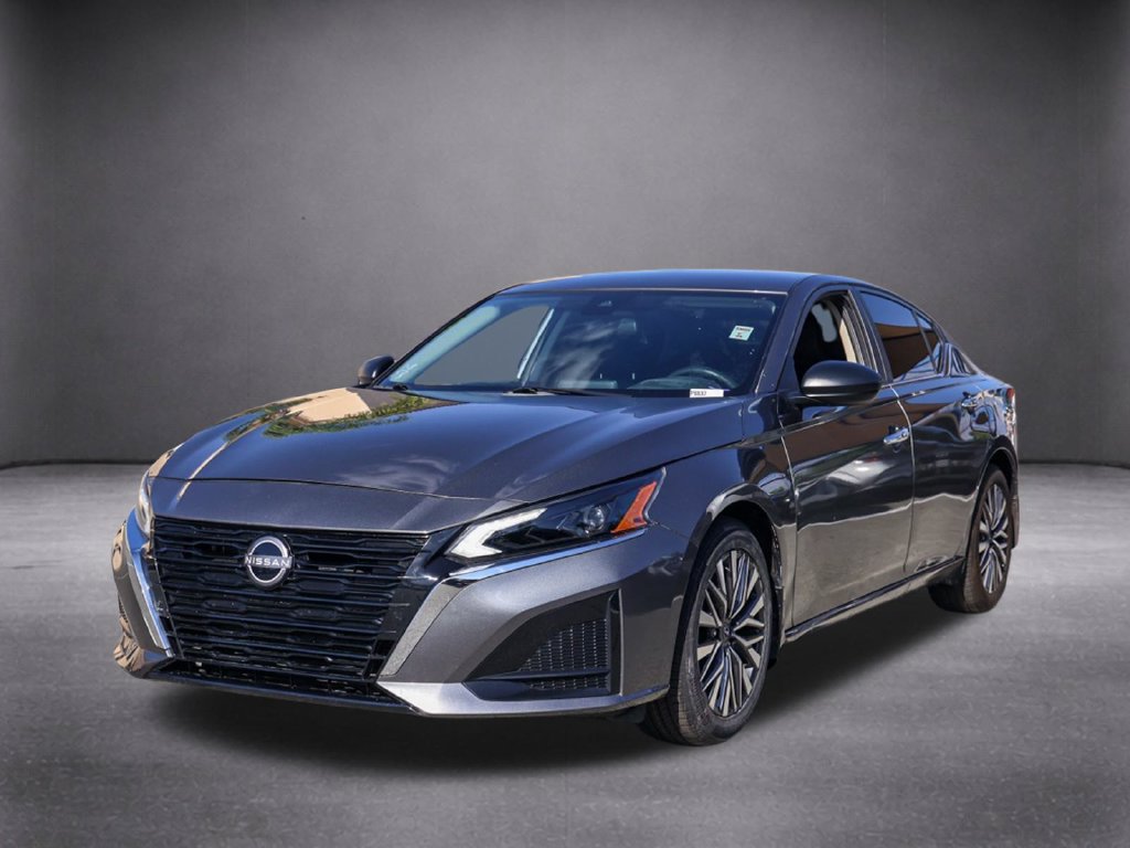 Used 2025 Nissan Altima 2.5 SV FWD image 9