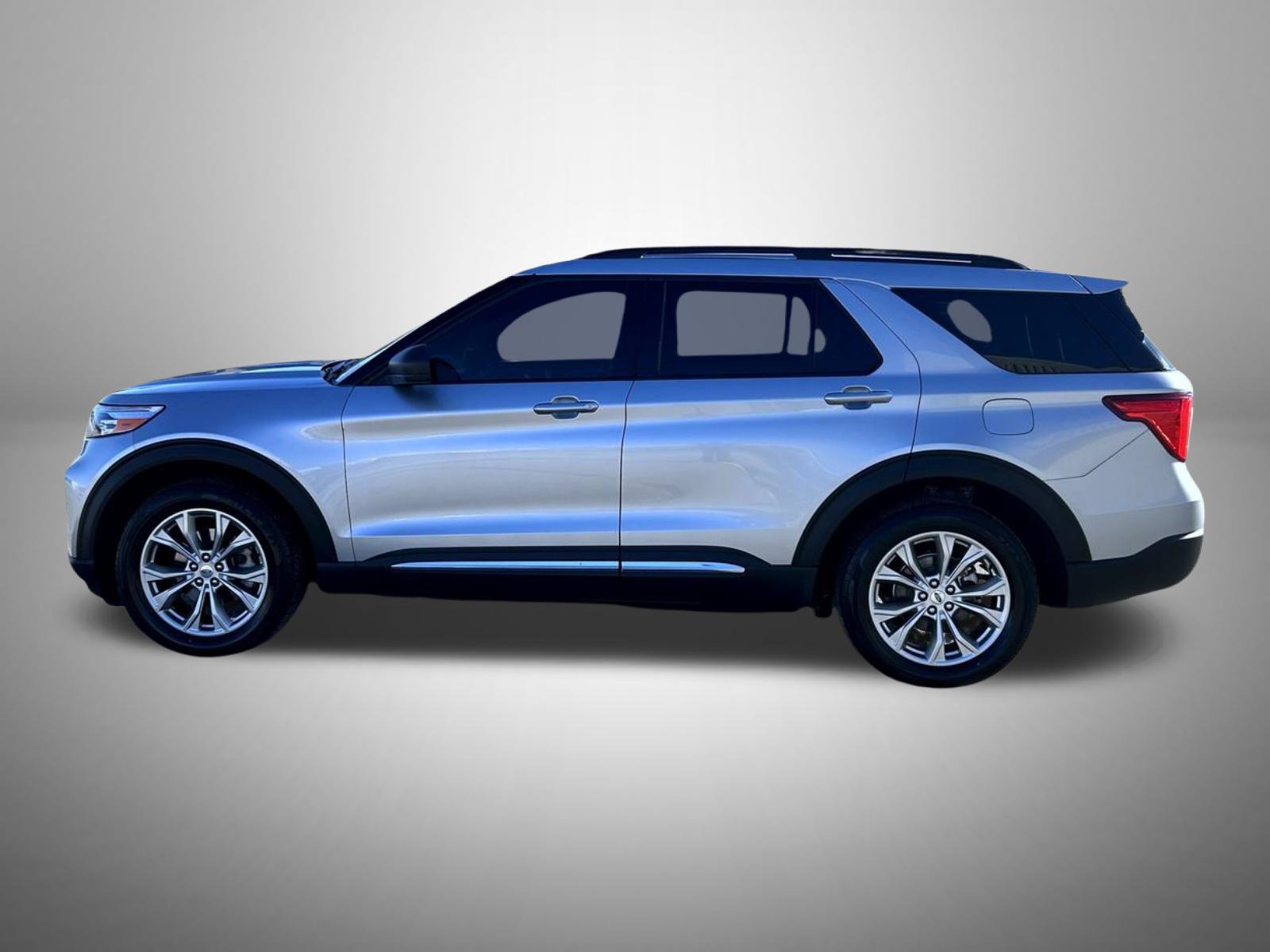 Used 2020 Ford Explorer XLT w/ Equipment Group 202A AWD/4WD image 9