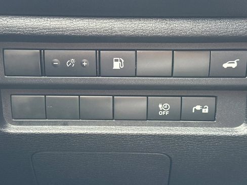Used 2023 Mitsubishi Outlander 4WD Plug-In Hybrid image 37