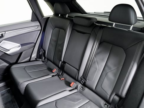 Certified 2025 Audi Q3 2.0T Premium Plus w/ Premium Plus Package image 23