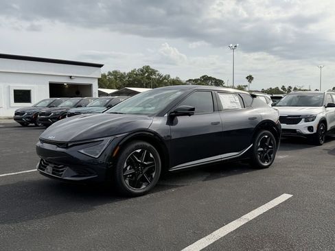 New 2026 Kia EV6 Wind RWD image 8