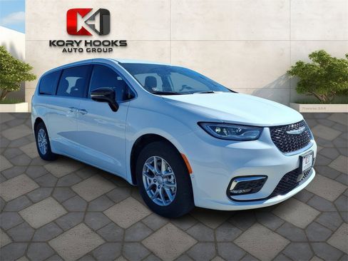 New 2026 Chrysler Pacifica Select image 6