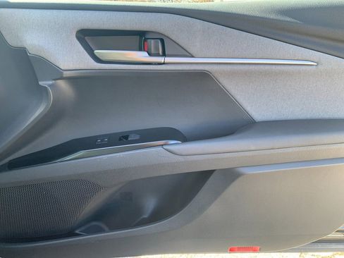 Used 2025 Toyota Camry LE w/ Convenience Package image 19