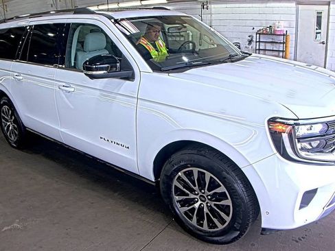Used 2025 Ford Expedition Max Platinum image 3
