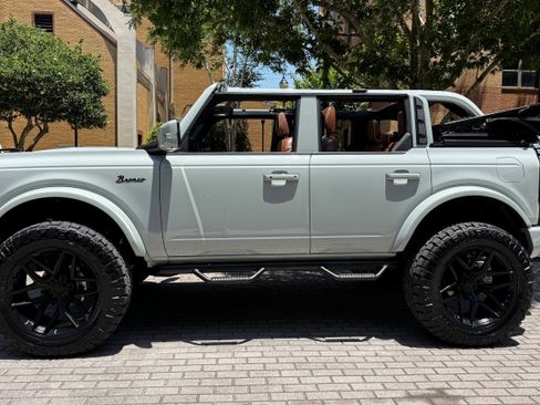 Used 2024 Ford Bronco Outer Banks AWD/4WD image 3