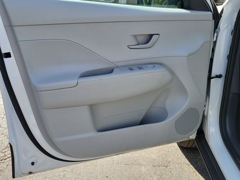 Used 2025 Hyundai Kona SEL AWD/4WD image 16