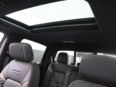 New 2025 GMC Canyon Denali w/ LPO, Denali Black Edition image 21