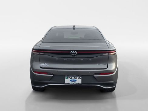 Used 2023 Toyota Crown Limited image 4