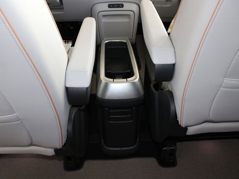 New 2025 Volkswagen ID. Buzz 1st Edition image 16