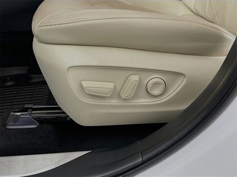 Used 2023 Toyota Highlander Platinum image 20