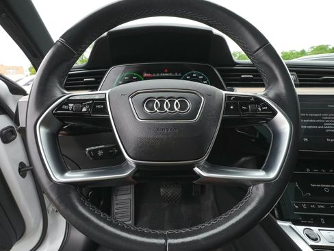 Used 2024 Audi Q8 e-tron Premium Plus AWD/4WD image 16