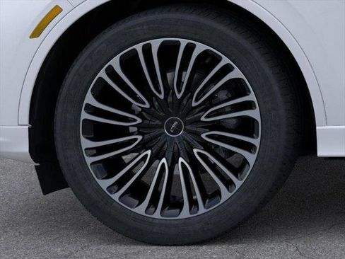 New 2026 Lincoln Aviator Black Label w/ Dynamic Handling Package image 19